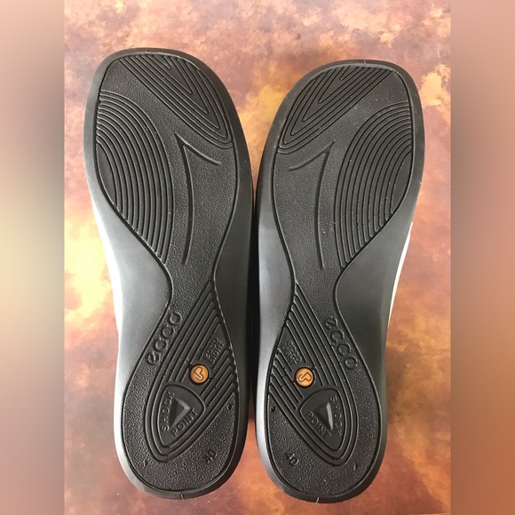 Ecco Tan Suede Shoes - Picture 7 of 9